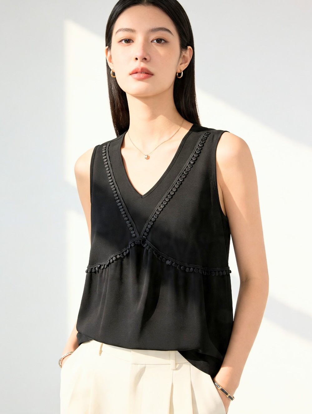 CHLOE & JASMINE Women's Top Blouse V-Neck Sleeveless Stretch Tassel Lace MEDIUM